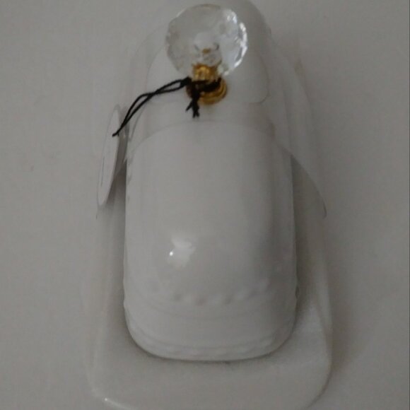 White Ceramic Butter Dish with Lid - Picture 4 of 10
